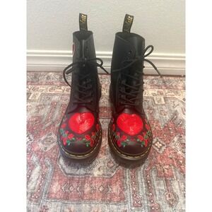 Dr. Martens 1460 Pascal Heart Black Leather Rose Embroidered Boots Womens 9 NEW